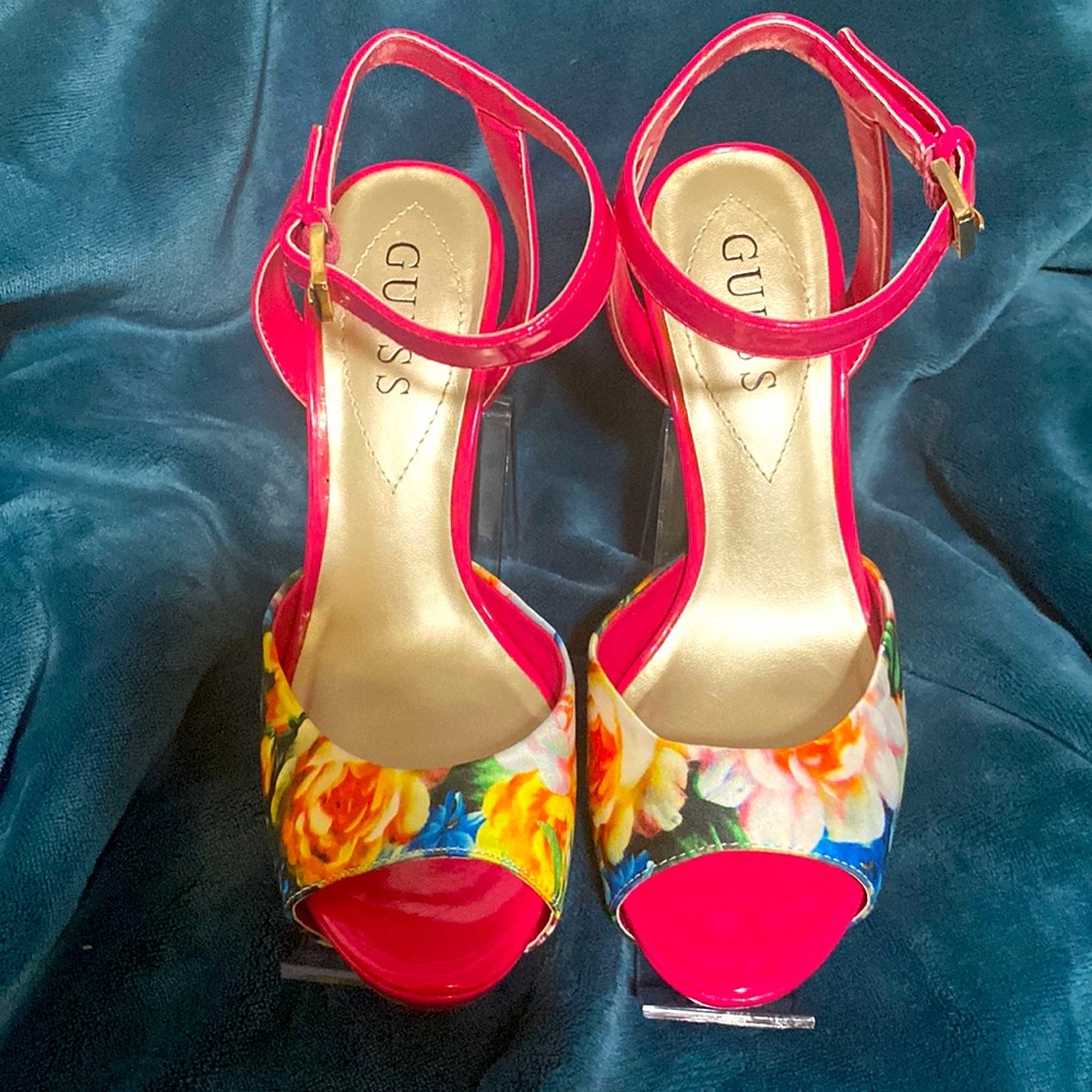 Beautiful GUESS  heels